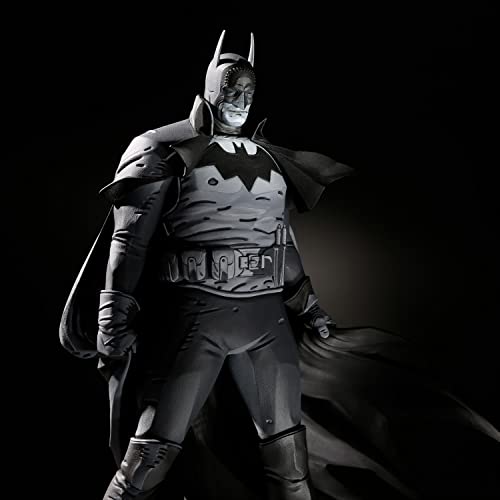 Figura Batman Black & White - Mcfarlane | Bandai Collector